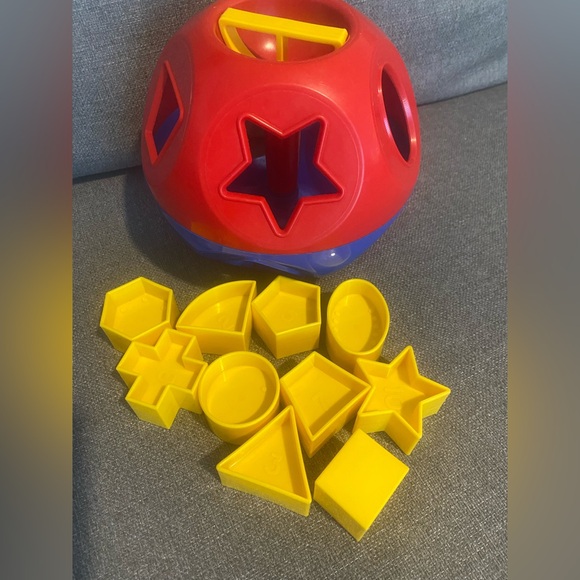 Tupperware Shape O Toy - Picture 2 of 3